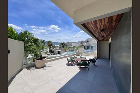 Casa de condomínio à venda com 350m², 4 quartos e 1 vaga Casa de condomínio à venda com 350m², 4 quartos e 1 vagaSuíte 1 - Master - Terraço