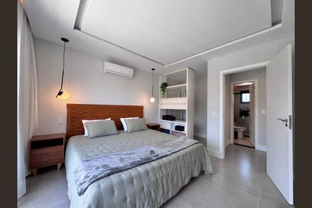 Casa de condomínio à venda com 350m², 4 quartos e 1 vaga Casa de condomínio à venda com 350m², 4 quartos e 1 vagaQuarto