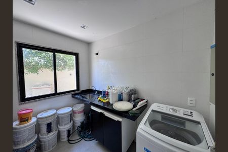 Casa de condomínio à venda com 350m², 4 quartos e 1 vaga Casa de condomínio à venda com 350m², 4 quartos e 1 vagaÁrea de Serviço