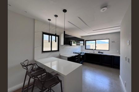 Casa de condomínio à venda com 350m², 4 quartos e 1 vaga Casa de condomínio à venda com 350m², 4 quartos e 1 vagaCozinha