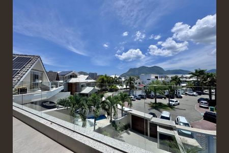 Casa de condomínio à venda com 350m², 4 quartos e 1 vaga Casa de condomínio à venda com 350m², 4 quartos e 1 vagaTerraço - Vista