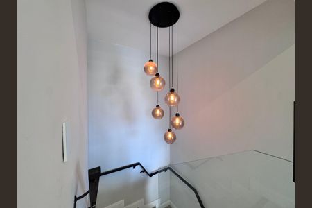 Casa de condomínio à venda com 350m², 4 quartos e 1 vaga Casa de condomínio à venda com 350m², 4 quartos e 1 vagaEscada