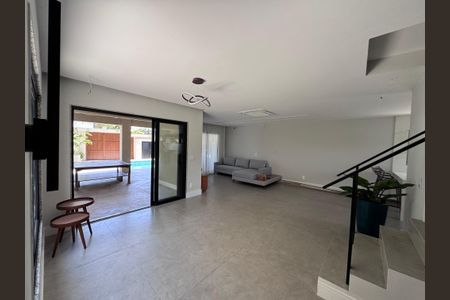 Casa de condomínio à venda com 350m², 4 quartos e 1 vaga Casa de condomínio à venda com 350m², 4 quartos e 1 vagaSala