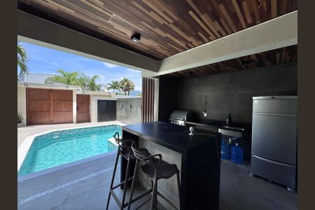 Casa de condomínio à venda com 350m², 4 quartos e 1 vaga Casa de condomínio à venda com 350m², 4 quartos e 1 vagaÁrea externa