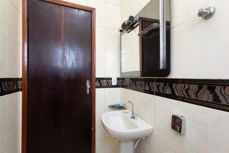 Casa à venda com 208m², 5 quartos e 1 vagaBanheiro 3