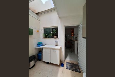 Casa de condomínio à venda com 116m², 3 quartos e 1 vagaÁrea de Serviço