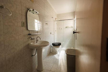 Casa para alugar com 131m², 3 quartos e 2 vagas Casa para alugar com 131m², 3 quartos e 2 vagasBanheiro Corredor