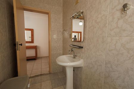 Casa para alugar com 131m², 3 quartos e 2 vagas Casa para alugar com 131m², 3 quartos e 2 vagasBanheiro Corredor