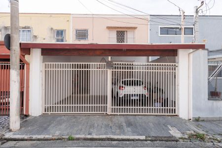 Casa para alugar com 131m², 3 quartos e 2 vagas Casa para alugar com 131m², 3 quartos e 2 vagasFachada