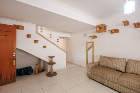 Casa para alugar com 131m², 3 quartos e 2 vagas Casa para alugar com 131m², 3 quartos e 2 vagasSala