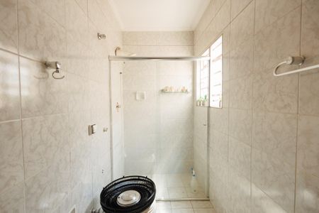 Casa para alugar com 131m², 3 quartos e 2 vagas Casa para alugar com 131m², 3 quartos e 2 vagasBanheiro Corredor