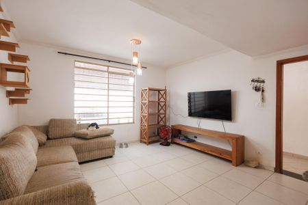 Casa para alugar com 131m², 3 quartos e 2 vagas Casa para alugar com 131m², 3 quartos e 2 vagasSala