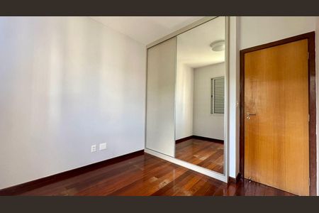 Apartamento à venda com 70m², 2 quartos e 2 vagasQuarto 
