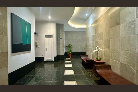 Apartamento à venda com 70m², 2 quartos e 2 vagasHall social 