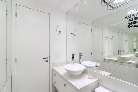 Apartamento à venda com 95m², 2 quartos e 2 vagasBanheiro