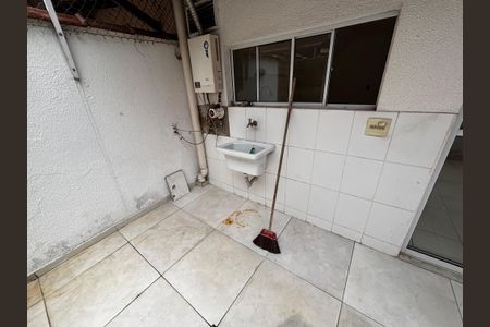 Casa de condomínio à venda com 83m², 3 quartos e 2 vagasQuintal