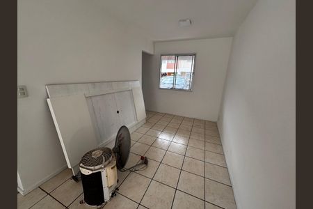 Sala de casa de condomínio para alugar com 3 quartos, 83m² em Vargem Grande, Rio de Janeiro