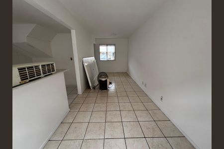 Casa de condomínio à venda com 83m², 3 quartos e 2 vagasSala