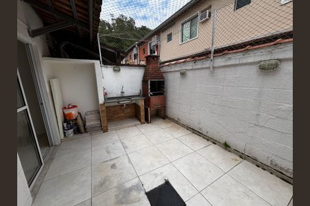 Casa de condomínio à venda com 83m², 3 quartos e 2 vagasQuintal