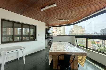 Apartamento à venda com 240m², 4 quartos e 3 vagas Apartamento à venda com 240m², 4 quartos e 3 vagasSacada 2