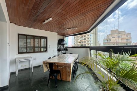 Apartamento à venda com 240m², 4 quartos e 3 vagas Apartamento à venda com 240m², 4 quartos e 3 vagasSacada 2