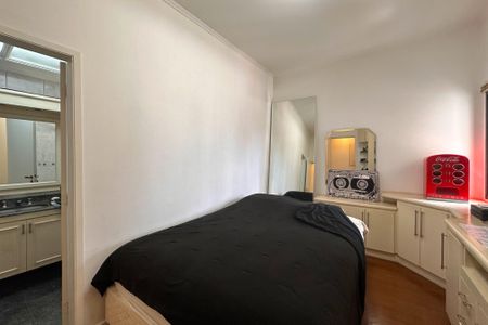 Apartamento à venda com 240m², 4 quartos e 3 vagas Apartamento à venda com 240m², 4 quartos e 3 vagasSuíte 2