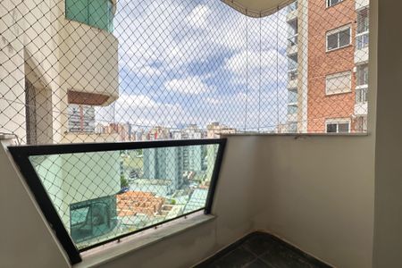 Apartamento à venda com 240m², 4 quartos e 3 vagas Apartamento à venda com 240m², 4 quartos e 3 vagasSacada do Quarto 2