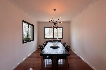Apartamento à venda com 240m², 4 quartos e 3 vagas Apartamento à venda com 240m², 4 quartos e 3 vagasSala de Jantar
