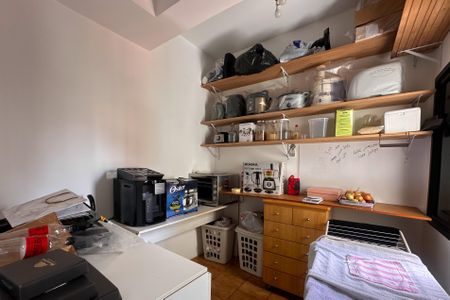 Apartamento à venda com 240m², 4 quartos e 3 vagas Apartamento à venda com 240m², 4 quartos e 3 vagasQuarto de Serviço