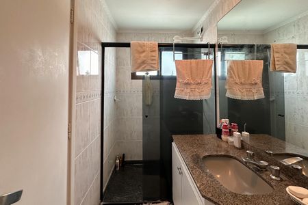 Apartamento à venda com 240m², 4 quartos e 3 vagas Apartamento à venda com 240m², 4 quartos e 3 vagasBanheiro Social