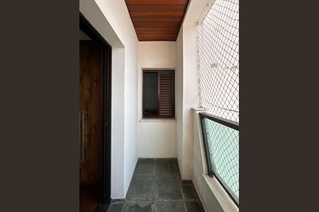 Apartamento à venda com 240m², 4 quartos e 3 vagas Apartamento à venda com 240m², 4 quartos e 3 vagasSacada do Quarto 2