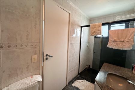 Apartamento à venda com 240m², 4 quartos e 3 vagas Apartamento à venda com 240m², 4 quartos e 3 vagasBanheiro Social