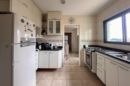 Apartamento à venda com 240m², 4 quartos e 3 vagas Apartamento à venda com 240m², 4 quartos e 3 vagasCozinha