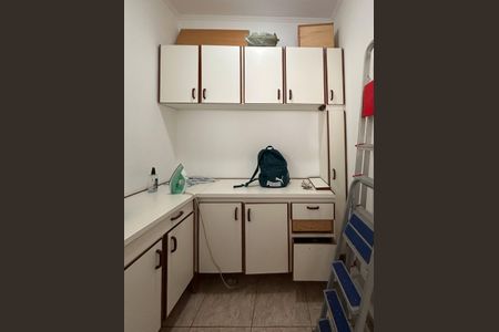 Apartamento à venda com 240m², 4 quartos e 3 vagas Apartamento à venda com 240m², 4 quartos e 3 vagasQuarto de Serviço 2