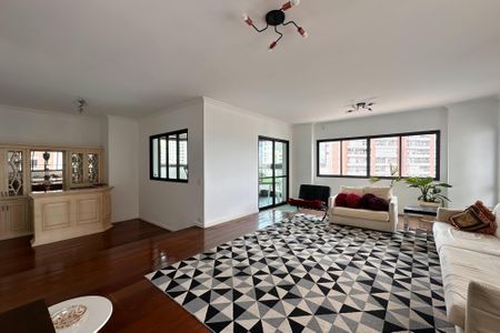 Apartamento à venda com 240m², 4 quartos e 3 vagas Apartamento à venda com 240m², 4 quartos e 3 vagasSala