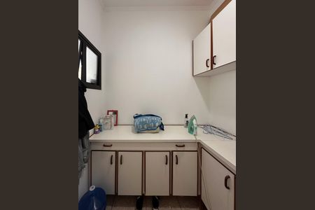 Apartamento à venda com 240m², 4 quartos e 3 vagas Apartamento à venda com 240m², 4 quartos e 3 vagasQuarto de Serviço 2