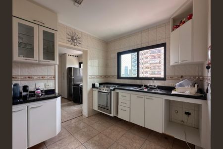 Apartamento à venda com 240m², 4 quartos e 3 vagas Apartamento à venda com 240m², 4 quartos e 3 vagasCozinha