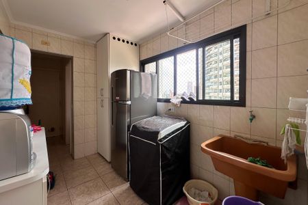 Apartamento à venda com 240m², 4 quartos e 3 vagas Apartamento à venda com 240m², 4 quartos e 3 vagasÁrea de Serviço