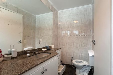 Apartamento à venda com 240m², 4 quartos e 3 vagas Apartamento à venda com 240m², 4 quartos e 3 vagasBanheiro Social