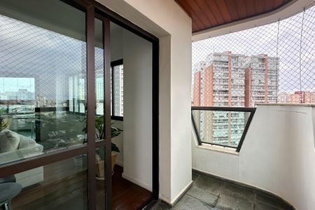 Apartamento à venda com 240m², 4 quartos e 3 vagas Apartamento à venda com 240m², 4 quartos e 3 vagasSacada 1