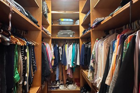 Apartamento à venda com 240m², 4 quartos e 3 vagas Apartamento à venda com 240m², 4 quartos e 3 vagasCloset da suíte 1