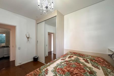 Apartamento à venda com 240m², 4 quartos e 3 vagas Apartamento à venda com 240m², 4 quartos e 3 vagasQuarto 1