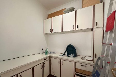 Apartamento à venda com 240m², 4 quartos e 3 vagas Apartamento à venda com 240m², 4 quartos e 3 vagasQuarto de Serviço 2