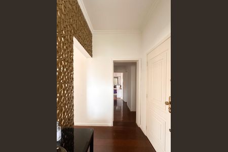 Apartamento à venda com 240m², 4 quartos e 3 vagas Apartamento à venda com 240m², 4 quartos e 3 vagasCorredor