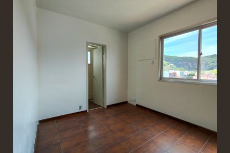 Apartamento à venda com 77m², 2 quartos e 1 vagaSuíte