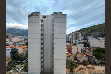 Apartamento à venda com 77m², 2 quartos e 1 vagaÁrea de Serviço