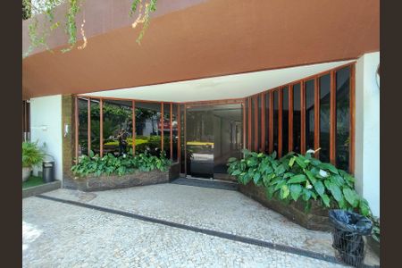 Apartamento à venda com 77m², 2 quartos e 1 vagaFachada e portaria
