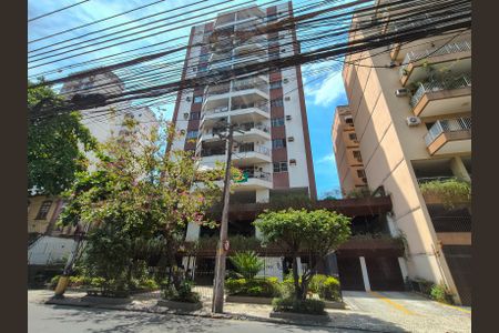 Apartamento à venda com 77m², 2 quartos e 1 vagaFachada e portaria