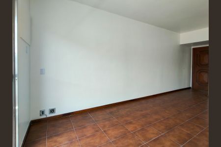 Apartamento à venda com 77m², 2 quartos e 1 vagaSala