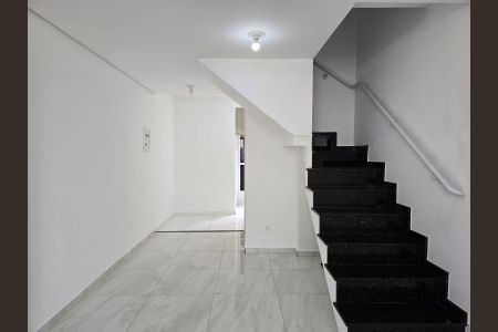 Sala de casa de condomínio para alugar com 2 quartos, 54m² em Jardim Nova Cidade, Guarulhos